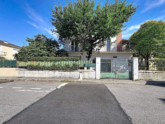 TOULOUSE, PROCHE AVENUE DE MURET, MAISON 6 PIÈCES AVEC JARDIN ET GARAGE — photo du bien