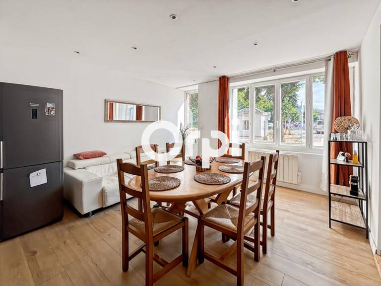   Maison à louer située à proximité de toutes les commodités à Sainte-Foy-l’Argentière !   — photo 1