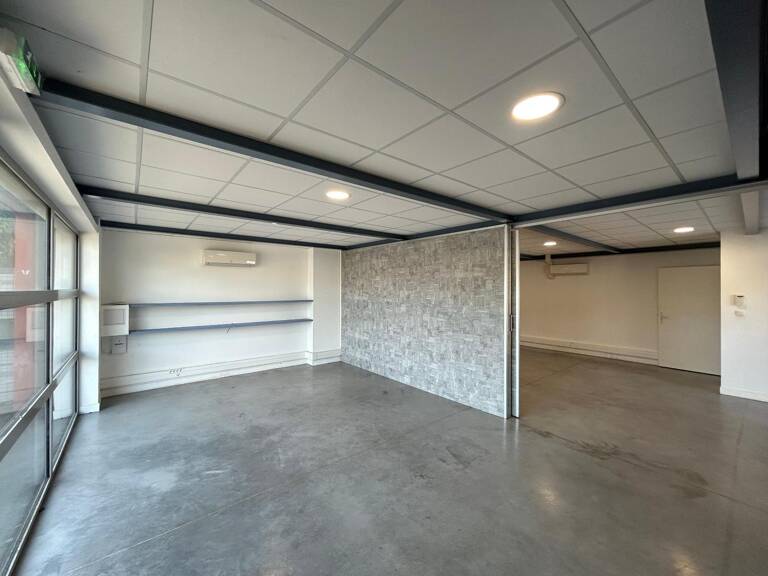Commerce  126 m² — photo 1