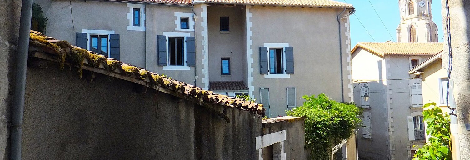 Maison 7 Pièces 286 m² à vendre à Confolens (16500)