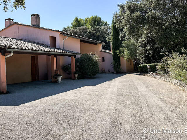 Maison architecte avec piscine villeneuve les avignon — photo du bien