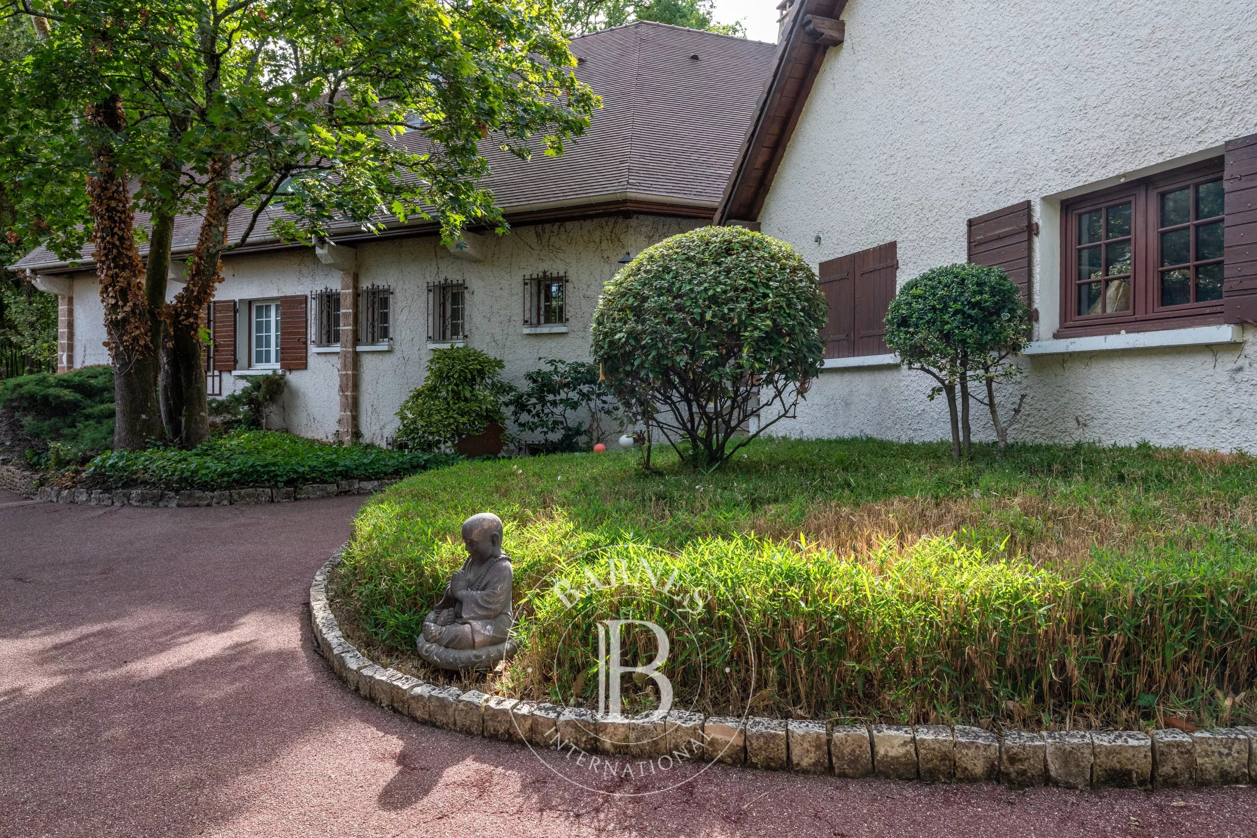 Maison � T9
