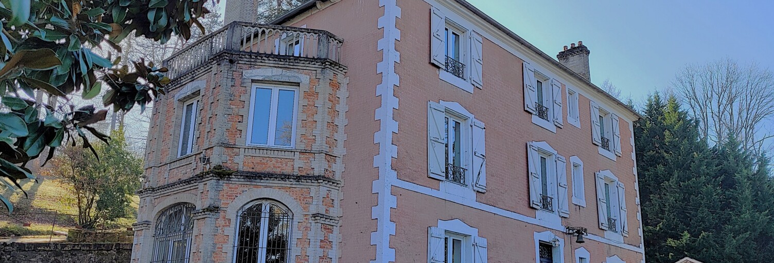 Maison 11 Pièces 318 m² à vendre à Saint-Pantaléon-de-Larche (19600)