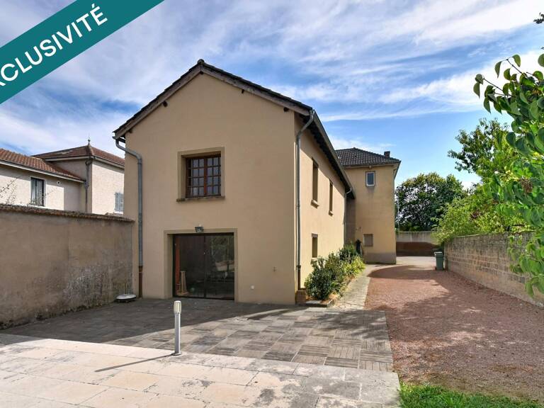 Maison de caractère idéalement située à proximité des commerces. — photo 1