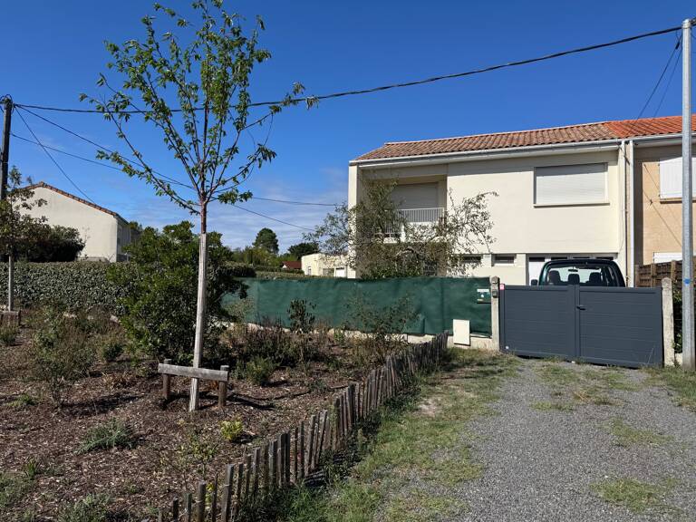 Pessac Haut Livrac Maison T5 avec jardin parking et garage sur quartier calme — photo 1