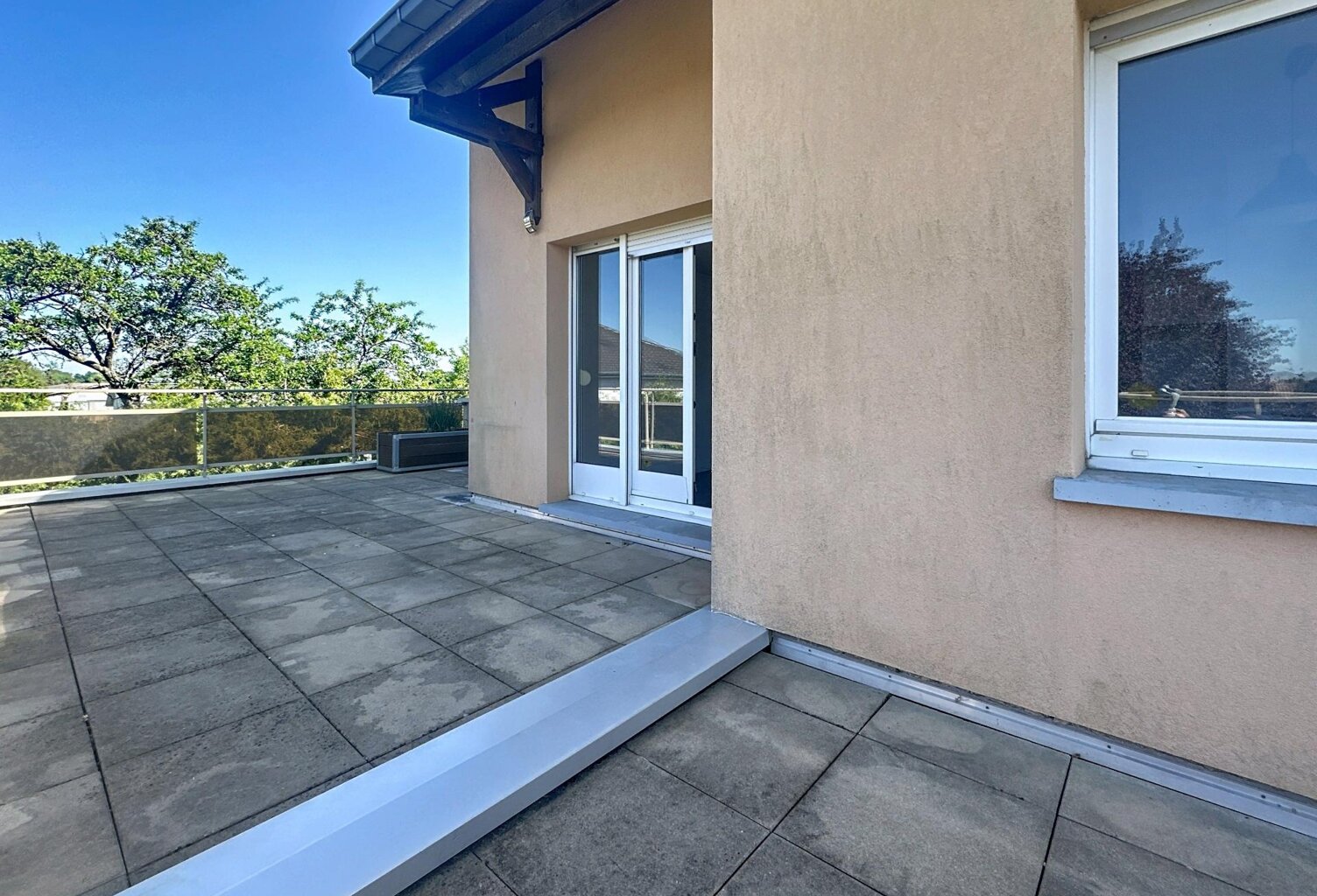 F3 avec une grande terrasse et possibilité de garage — photo 1