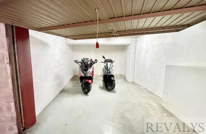 Garage — photo 2