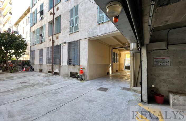 Garage — photo 3