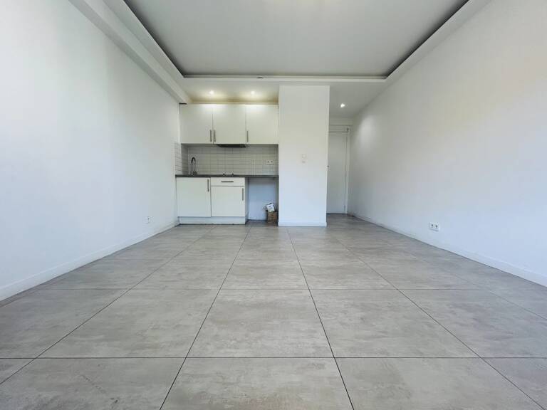 NICE – STUDIO 23 M² – FORT POTENTIEL LOCATIF – INVESTISSEMENT OU 1ER ACHAT — photo 1