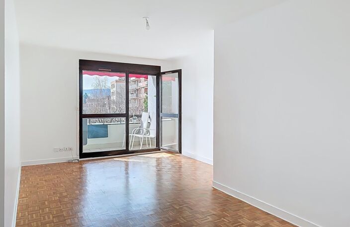 T3 avec grand balcon sans vis-à-vis — photo 3