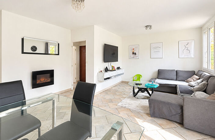 FREJUS PLAGE - Proche mer ? T4 lumineux en étage élevé avec balcon — photo 2