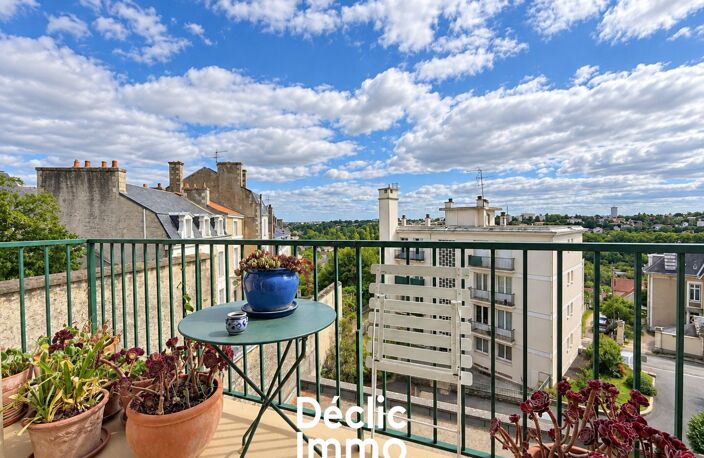 Poitiers Hyper Centre - Beaux volumes, Balcons et Garage — photo 3