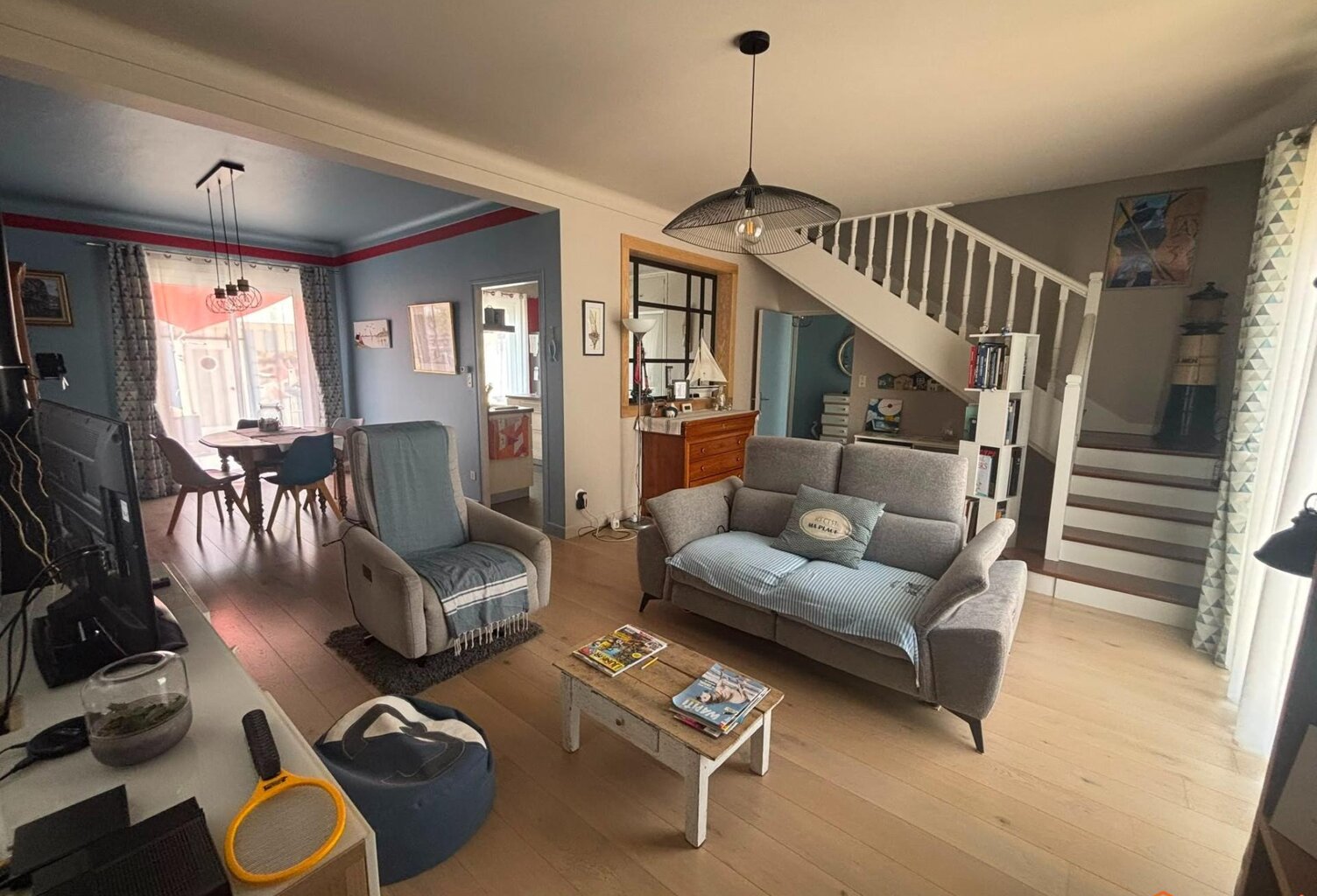 Maison avec commerces et école à pied — photo 1