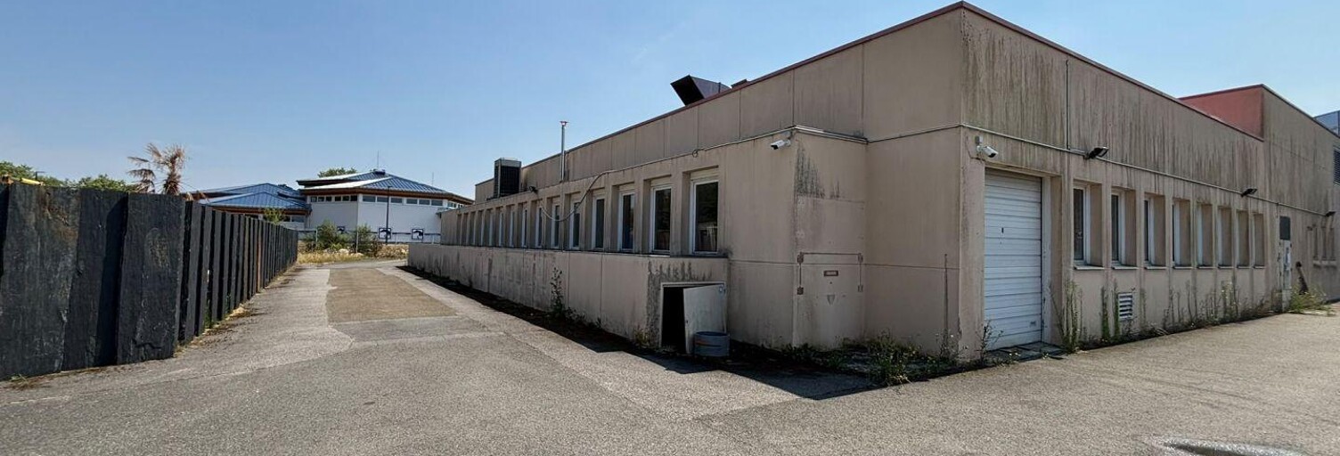 Commerce  1200 m² à louer à Les Essarts-le-Roi (78690)