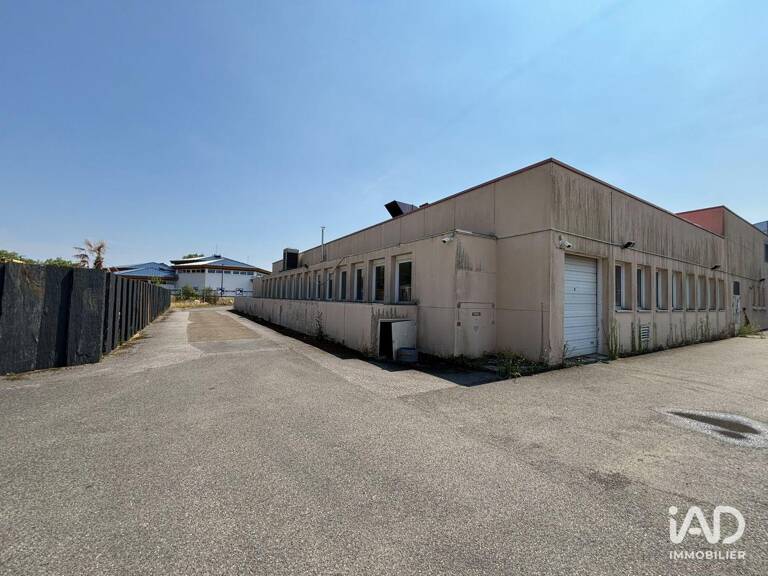 Location Local d'activités 1 200 m&sup2; — photo 1
