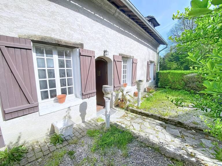Belle maison ancienne, spacieuse et atypique — photo 1