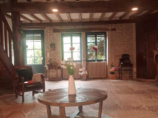 Situé sur la commune de Bligny les beaune, cette maison de caractère avec un cachet exceptionnel vous séduira. — photo du bien