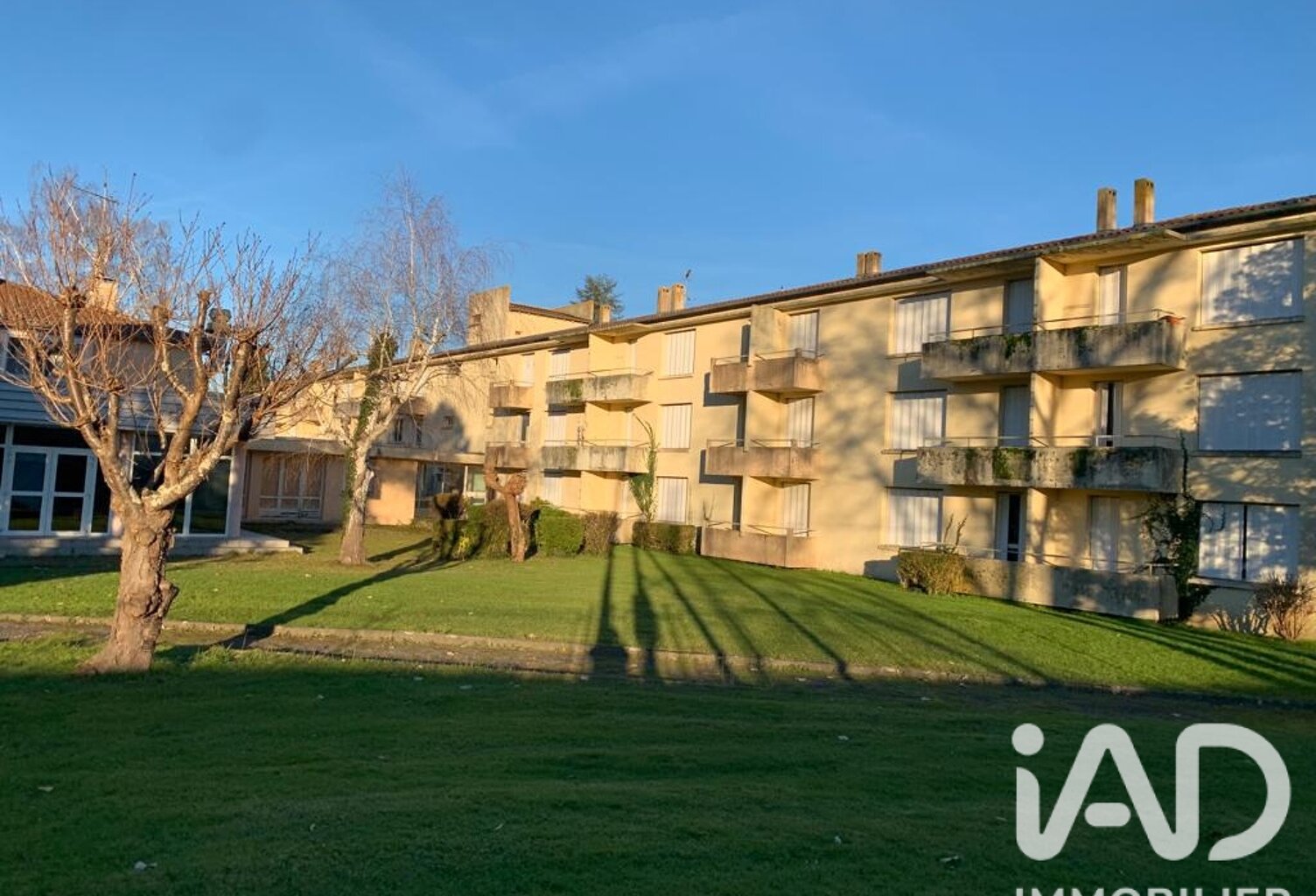 Vente Immeuble 2 200 m&sup2; — photo 1