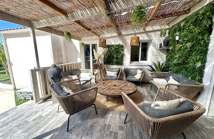 EN EXCLUSIVITÉ   VILLA DE CHARME DE 164 m2 AVEC PISCINE — photo 3