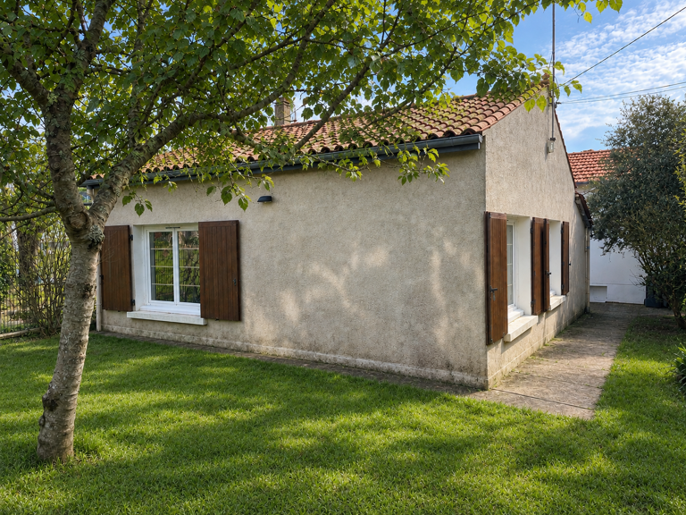 Petite maison de plain pied à 300m du marché de Royan — photo 1