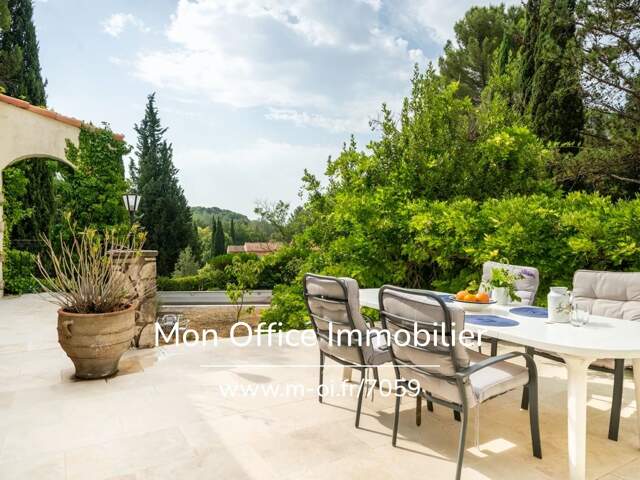Référence : 7059-SBA - Maison plain pied - Eguilles - Fort potentiel - Piscine — photo du bien