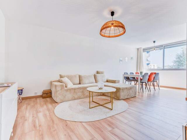 Appartement À Vendre — photo du bien