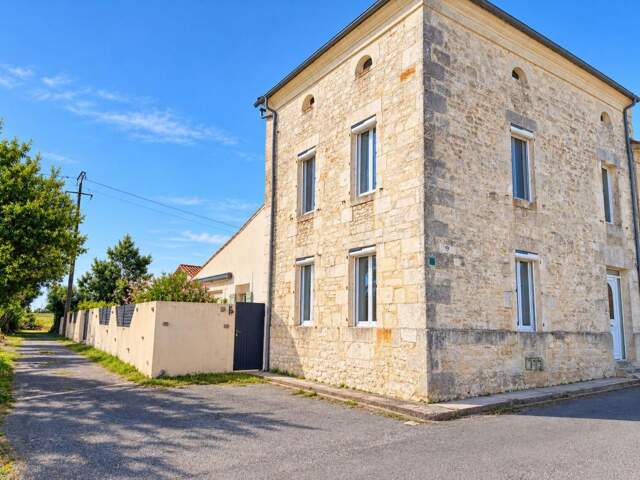 Maison de caractère du XVIIIᵉ siècle avec piscine – 7 min au sud de Rochefort — photo du bien