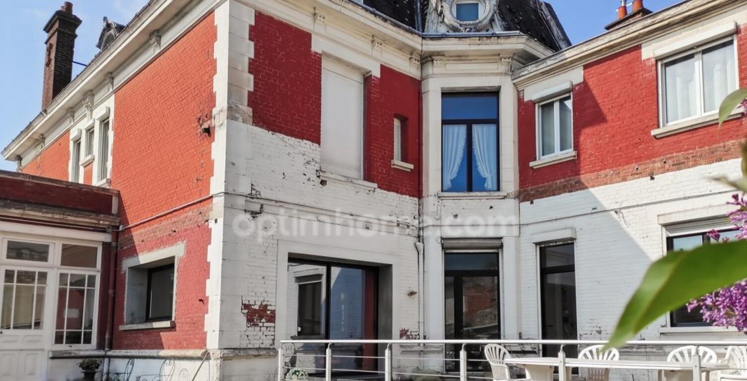 RARE À SAINT-QUENTIN – MAISON DE CARACTÈRE – 6 CHAMBRES – BUREAU INDÉPENDANT – JARDIN – STATIONNEMENT — photo 1