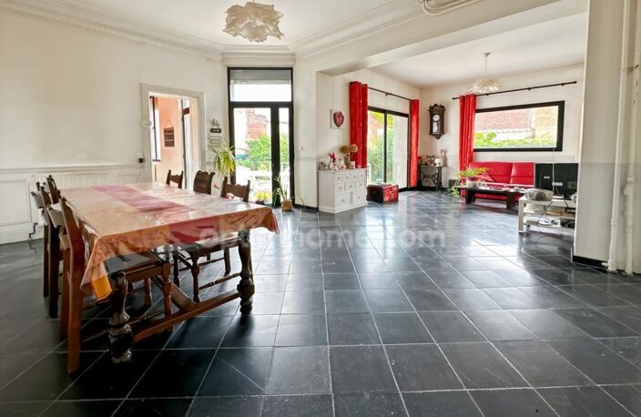 RARE À SAINT-QUENTIN – MAISON DE CARACTÈRE – 6 CHAMBRES – BUREAU INDÉPENDANT – JARDIN – STATIONNEMENT — photo 4