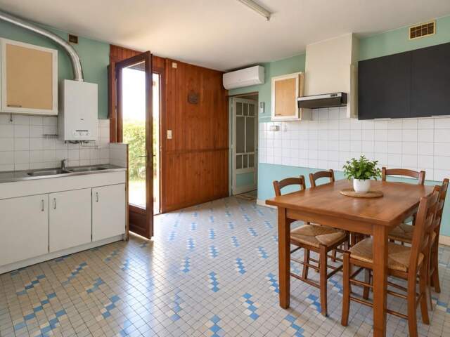 Sous Compromis / Taponnat, La Rochefoucauld, maison 83 m² avec dépendances et terrain clos 1725 m² — photo du bien