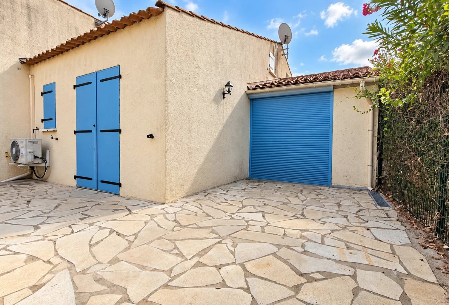 MOUGINS – Parc Saint-Basile – 38 m² Carrez – 2 chambre + mezzani — photo 1
