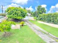 EXCLUSIVITÉ – VILLA AVEC 3 GITES A FORT POTENTIEL LOCATIF – QUARTIER RECHERCHE DE SAINTE ANNE — photo 3