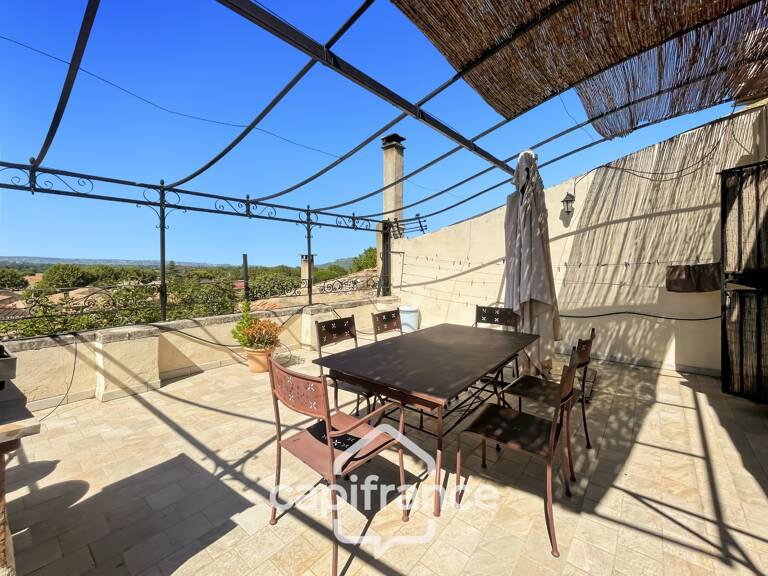 ne demeure de caractère au cœur de la Provence: 242 m2 de superficie habitable , une TERRASSE PANORAMIQUE. Distribution sur 3 niveaux :charme, authenticité, confort et bien être  sont les maitres mots — photo 1