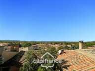 ne demeure de caractère au cœur de la Provence: 242 m2 de superficie habitable , une TERRASSE PANORAMIQUE. Distribution sur 3 niveaux :charme, authenticité, confort et bien être  sont les maitres mots — photo 4