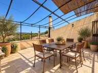 ne demeure de caractère au cœur de la Provence: 242 m2 de superficie habitable , une TERRASSE PANORAMIQUE. Distribution sur 3 niveaux :charme, authenticité, confort et bien être  sont les maitres mots — photo 2