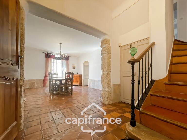 ne demeure de caractère au cœur de la Provence: 242 m2 de superficie habitable , une TERRASSE PANORAMIQUE. Distribution sur 3 niveaux :charme, authenticité, confort et bien être  sont les maitres mots — photo 1