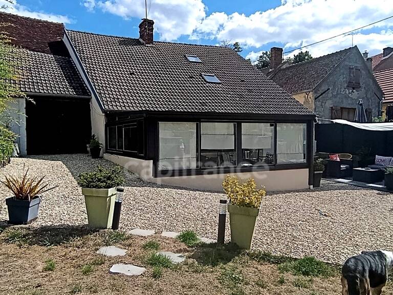 Virginie Masson – Capifrance vous propose cette maison en pierre de 92 m² pleine de charme, située à Seignelay, proche des commerces et des écoles — photo 1