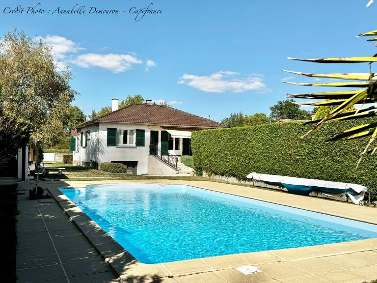 MOZAC – Maison de plain-pied 3 chambres/bureau – PISCINE – TERRAIN divisible de 2324 M² – Garages — photo 1