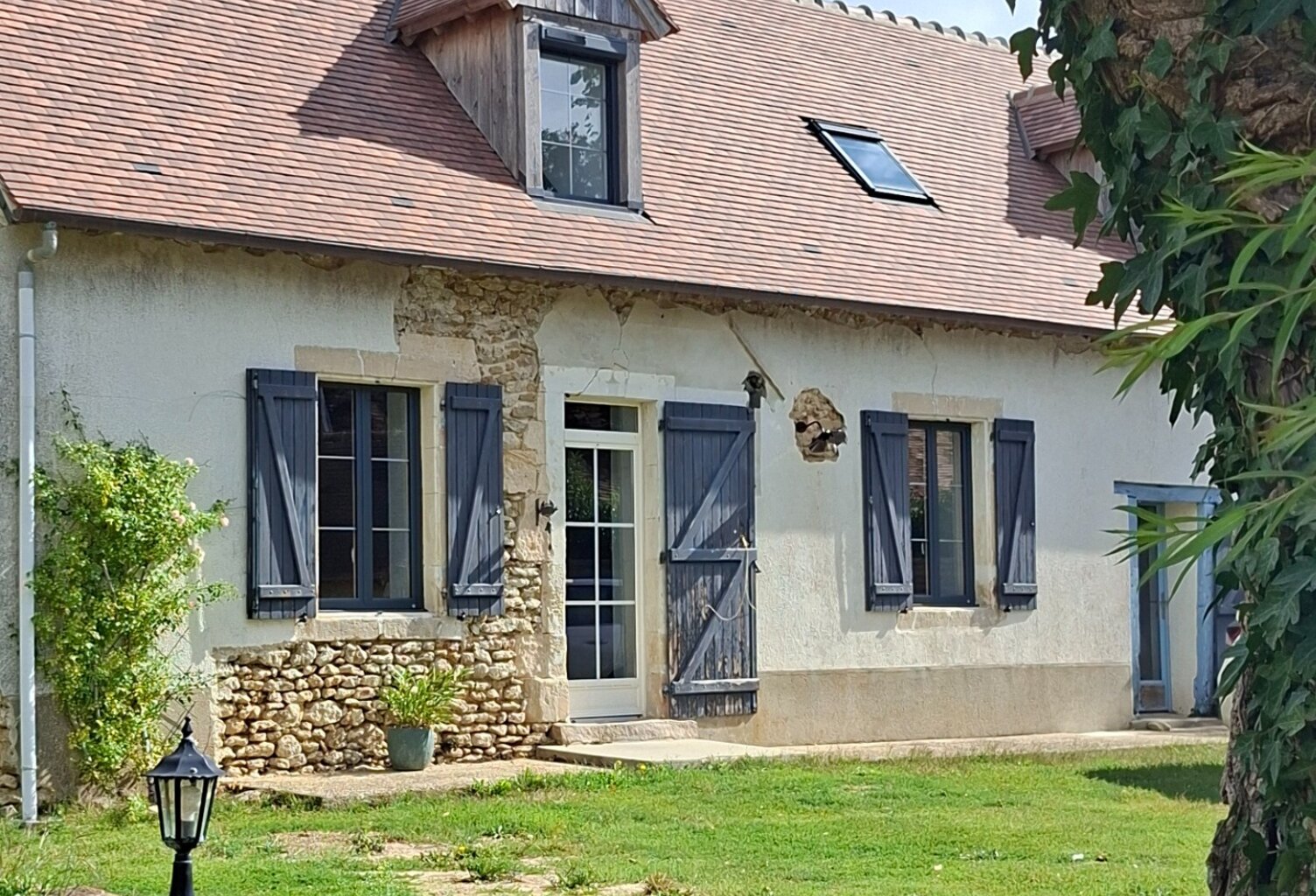 Ensemble longère rénovée et ses dépendances, fond impasse, au calme, entre Mamers et Beaumont s/SArthe, 30km Le Mans — photo 1