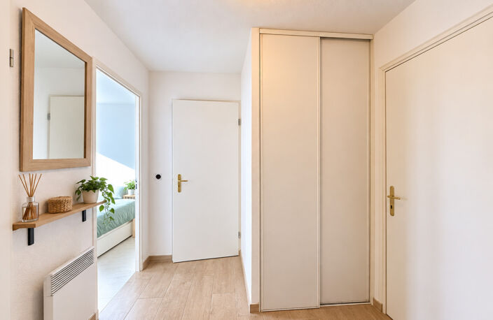 Appartement à vendre 2 pièces VILLE LA GRAND (74),Parking, Gardien, Proximité, Frontière, Gare — photo 2