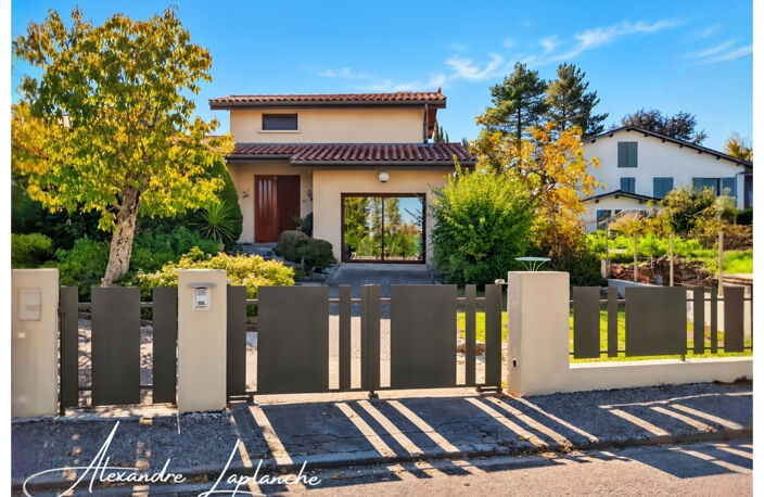 Dpt Tarn et Garonne (82), MONTAUBAN (82) – Quartier St Michel – Maison lumineuse de 175 m² avec jardin, véranda et garage — photo 4