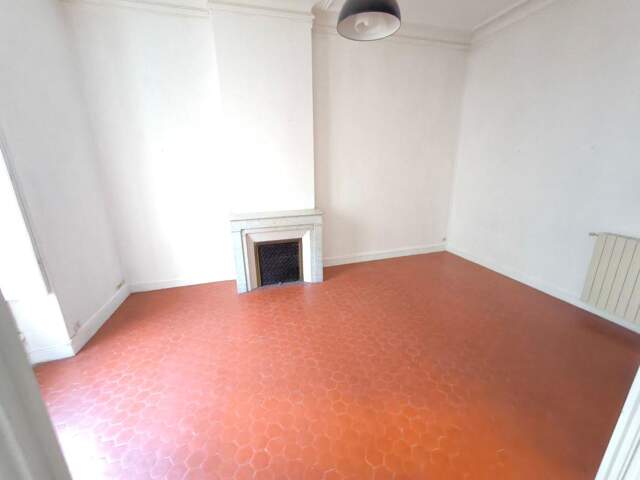 NÎMES – AVENUE GÉNÉRAL PERRIER – APPARTEMENT HAUSSMANNIEN — photo du bien