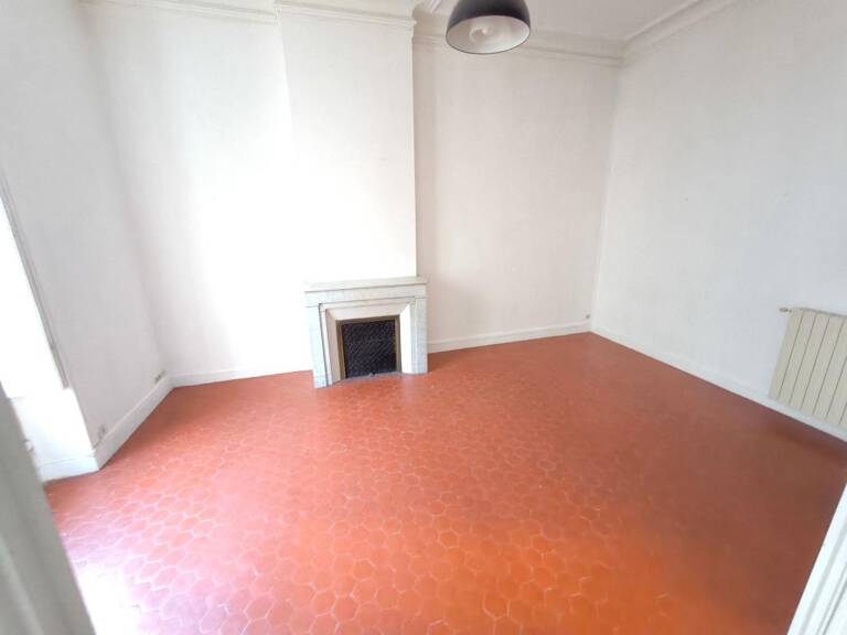 NÎMES – AVENUE GÉNÉRAL PERRIER – APPARTEMENT HAUSSMANNIEN — photo 1