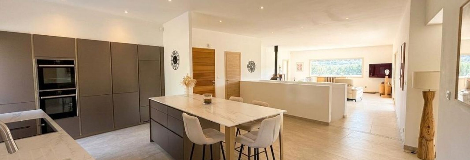 Maison 7 Pièces 214 m² à vendre à Camps-la-Source (83170)