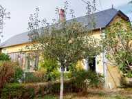 Ensemble immobilier de charme à 12 km de Sancerre : maison restaurée+dépendances sur 5000 m². Au calme absolu, dans un environnement verdoyant, cette magnifique propriété saura vous séduire par son charme, ses beaux espaces et son potentiel exceptionnel — photo 2