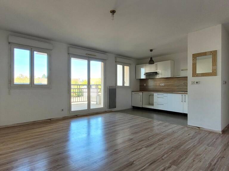 Appartement 3 pièces récent avec terrasse et parkings — photo 1