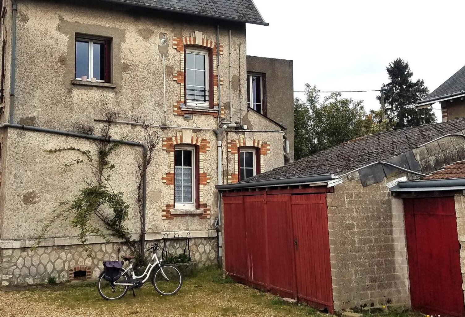 Appartement de 3 pièces avec jardin, garage et dépendances — photo 1