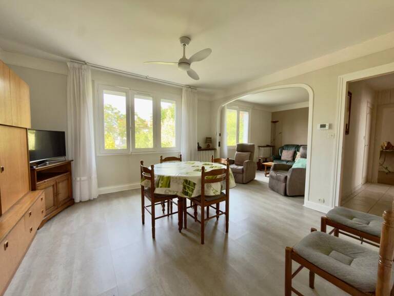 Maison meublée À Louer MIGNE AUXANCES — photo 1