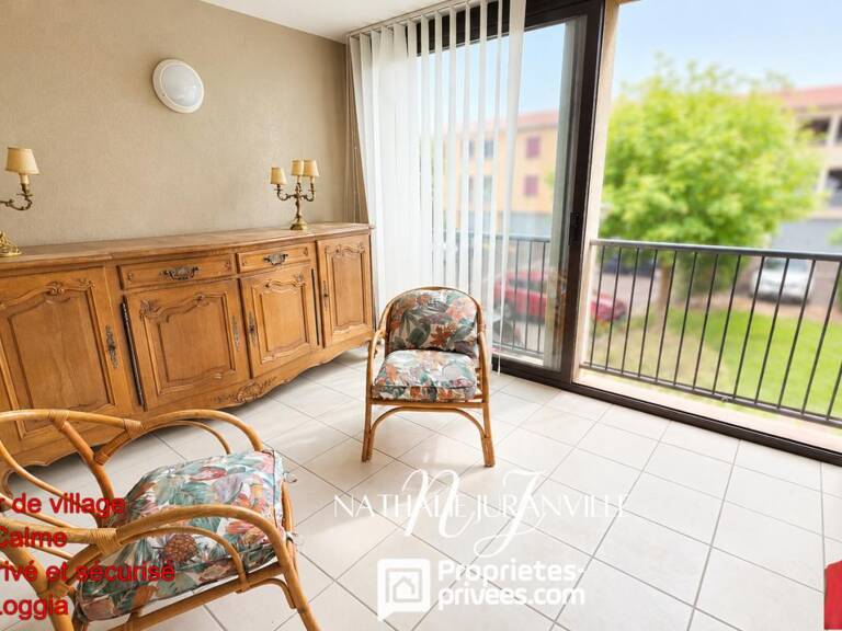 T2 de plus de 60 m² utiles avec grande loggia fermée et parking privé — photo 1