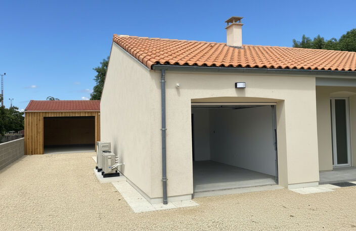 Maison de plain-pied entièrement rénovée avec double garage, Marigny (79360) — photo 4